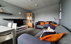 2 Bedroom, Free Parking & Netflix Near Hospitals